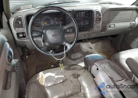 1999 Chevrolet Suburban K1500 z USA, uszkodzony, nr VIN 1GNFK16R9XJ518832